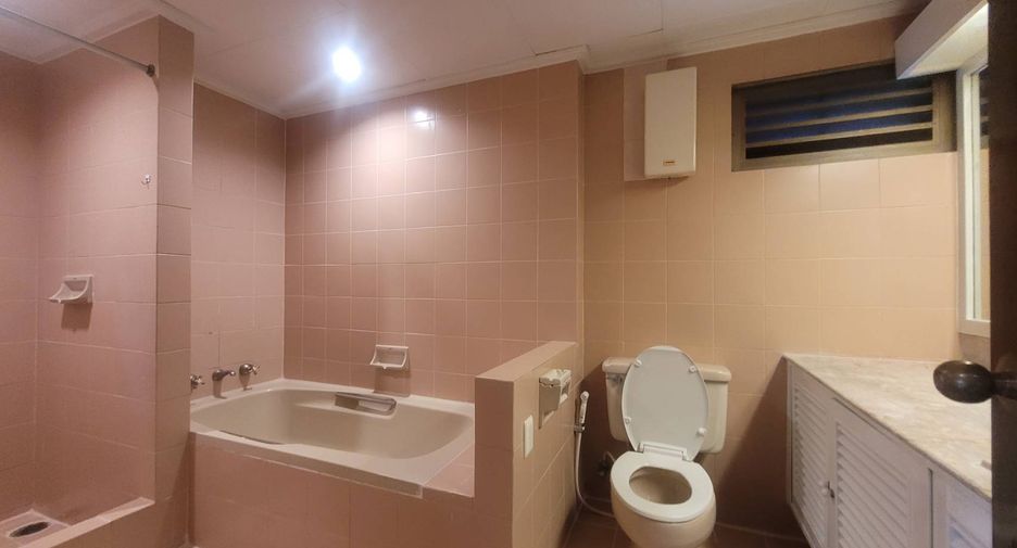 For rent 3 ベッドルーム condo in Watthana, Bangkok