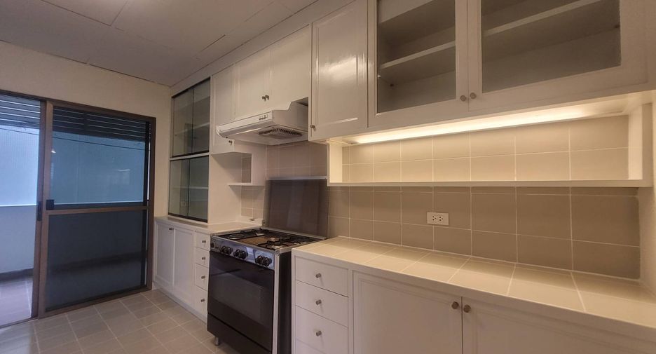 For rent 3 ベッドルーム condo in Watthana, Bangkok