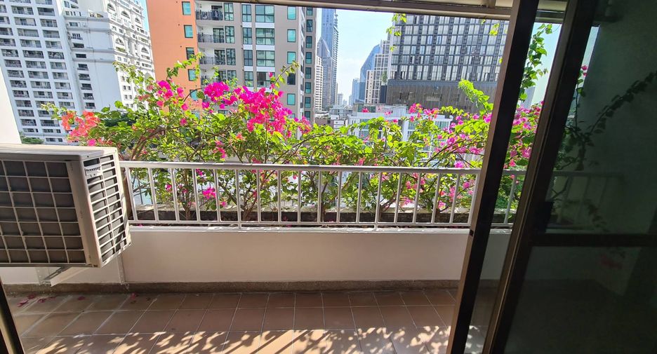 For rent 3 ベッドルーム condo in Watthana, Bangkok