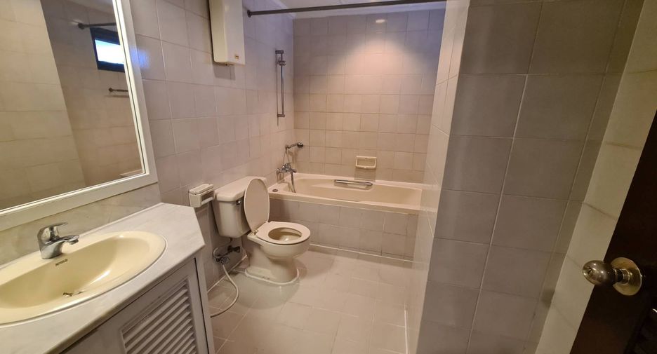 For rent 3 ベッドルーム condo in Watthana, Bangkok
