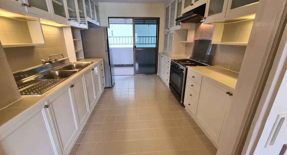 For rent 3 ベッドルーム condo in Watthana, Bangkok