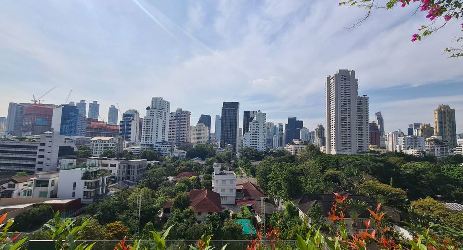 For rent 3 ベッドルーム condo in Watthana, Bangkok