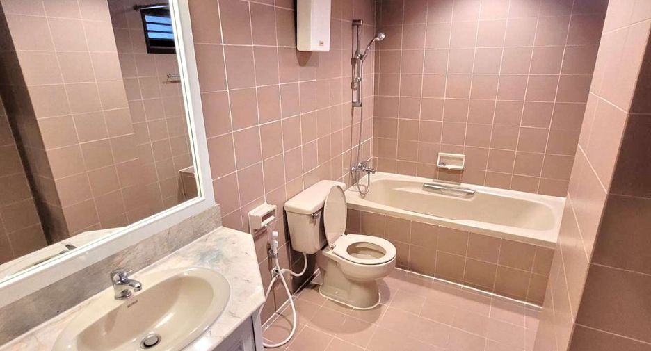 For rent 3 ベッドルーム condo in Watthana, Bangkok