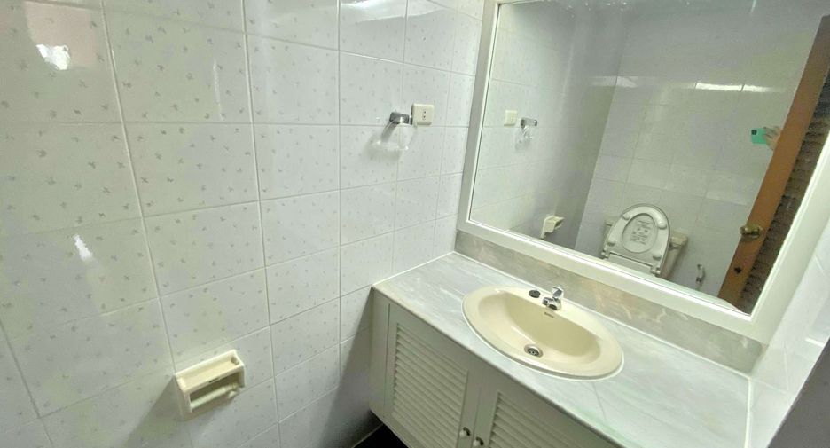 For rent 3 ベッドルーム condo in Watthana, Bangkok