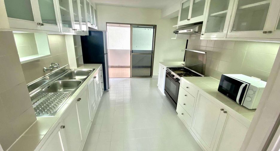 For rent 3 ベッドルーム condo in Watthana, Bangkok