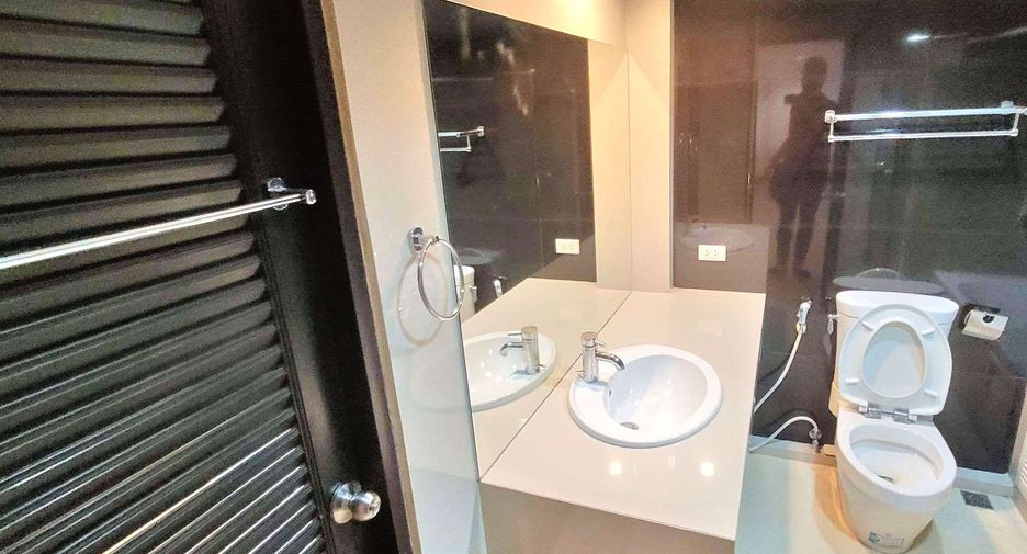 For rent 2 ベッドルーム condo in Watthana, Bangkok