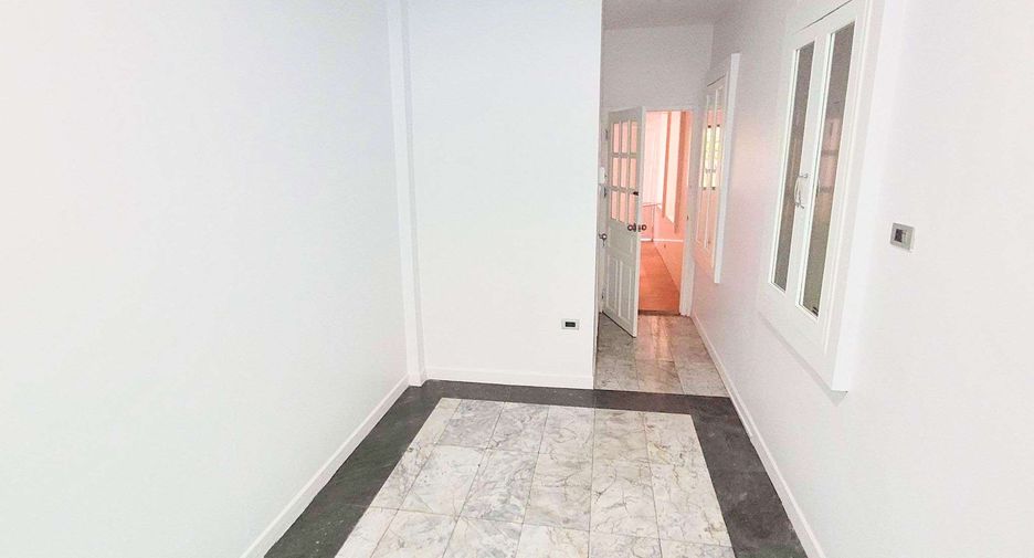 Haus zur Miete mit 4 Zimmer in Khlong Toei, Bangkok