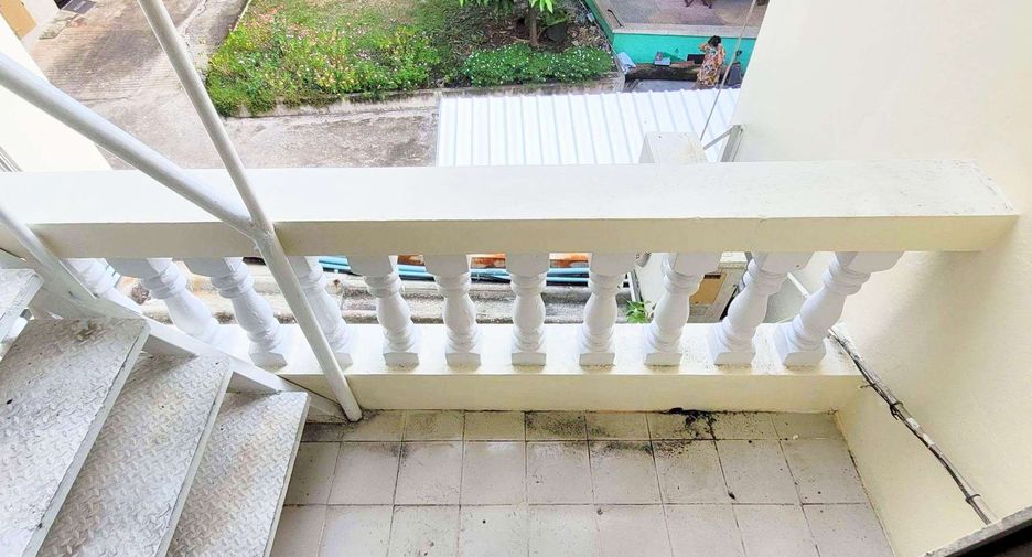 Haus zur Miete mit 4 Zimmer in Khlong Toei, Bangkok