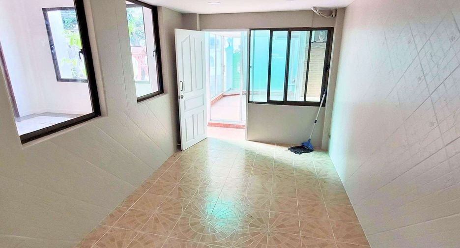 Haus zur Miete mit 4 Zimmer in Khlong Toei, Bangkok