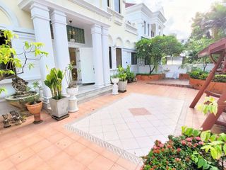 出租 4 卧室 独立屋 在 Khlong Toei, 曼谷