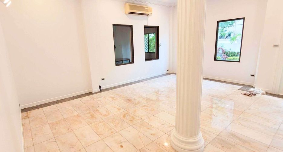 Haus zur Miete mit 4 Zimmer in Khlong Toei, Bangkok