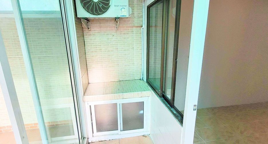 Haus zur Miete mit 4 Zimmer in Khlong Toei, Bangkok