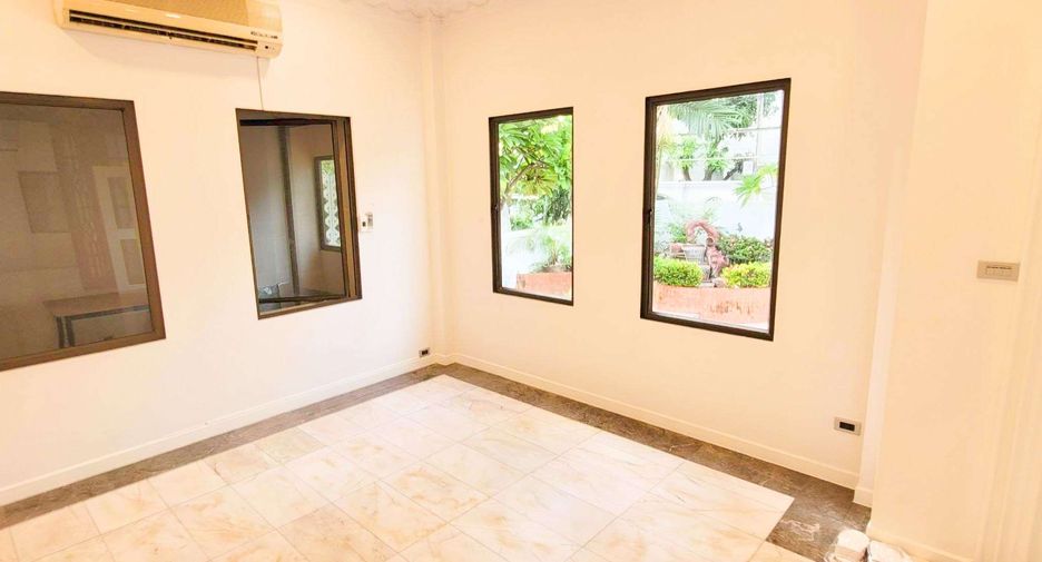 Haus zur Miete mit 4 Zimmer in Khlong Toei, Bangkok
