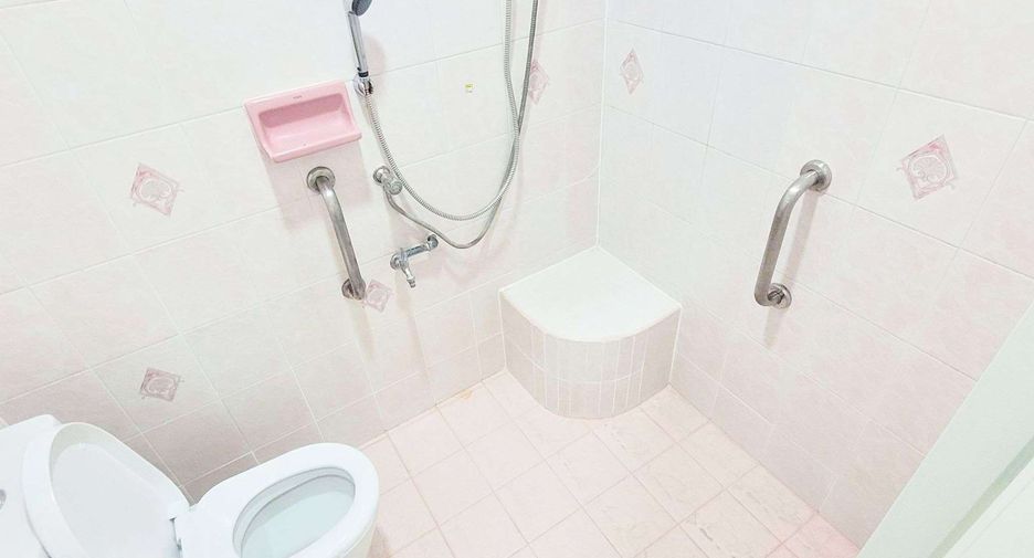 Haus zur Miete mit 4 Zimmer in Khlong Toei, Bangkok