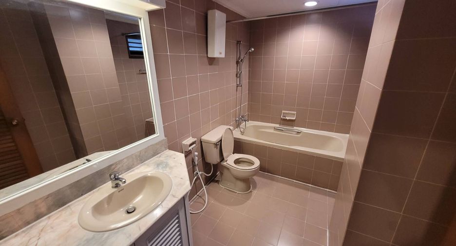 Wohnung zur Miete mit 3 Zimmer in Watthana, Bangkok
