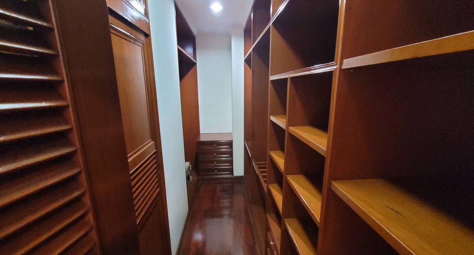Wohnung zur Miete mit 3 Zimmer in Watthana, Bangkok