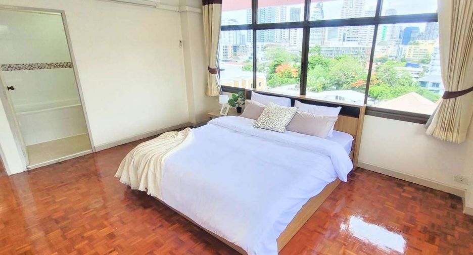 For rent 3 bedrooms condo in Watthana, Bangkok