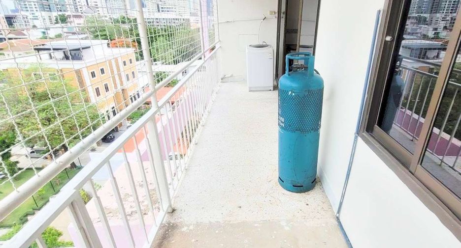 For rent 3 bedrooms condo in Watthana, Bangkok