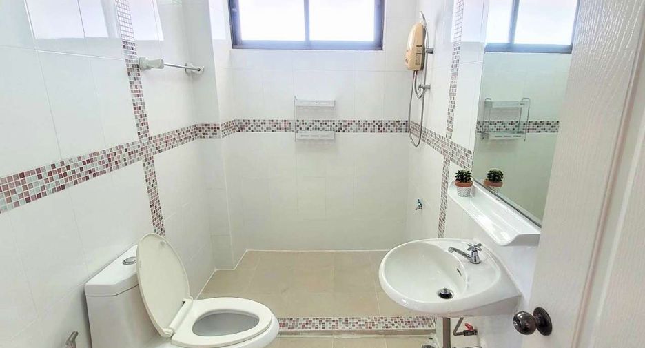 For rent 3 bedrooms condo in Watthana, Bangkok