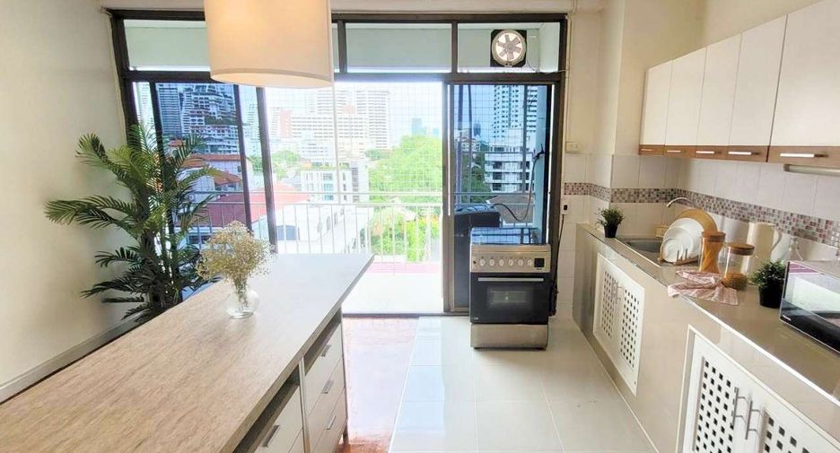 For rent 3 bedrooms condo in Watthana, Bangkok