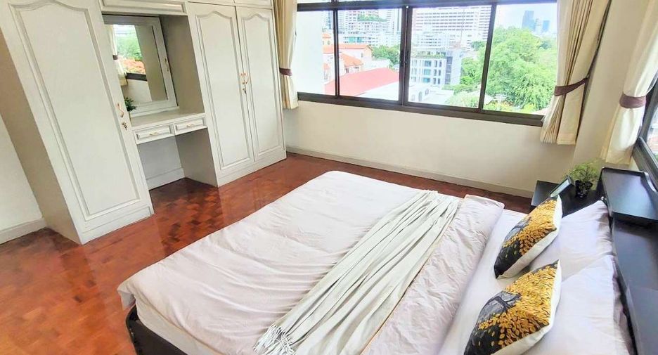 For rent 3 bedrooms condo in Watthana, Bangkok