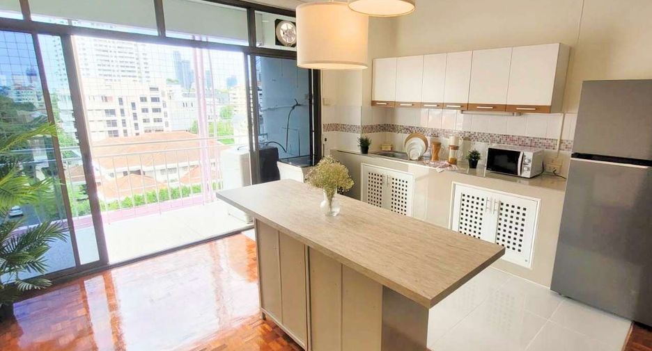 For rent 3 bedrooms condo in Watthana, Bangkok