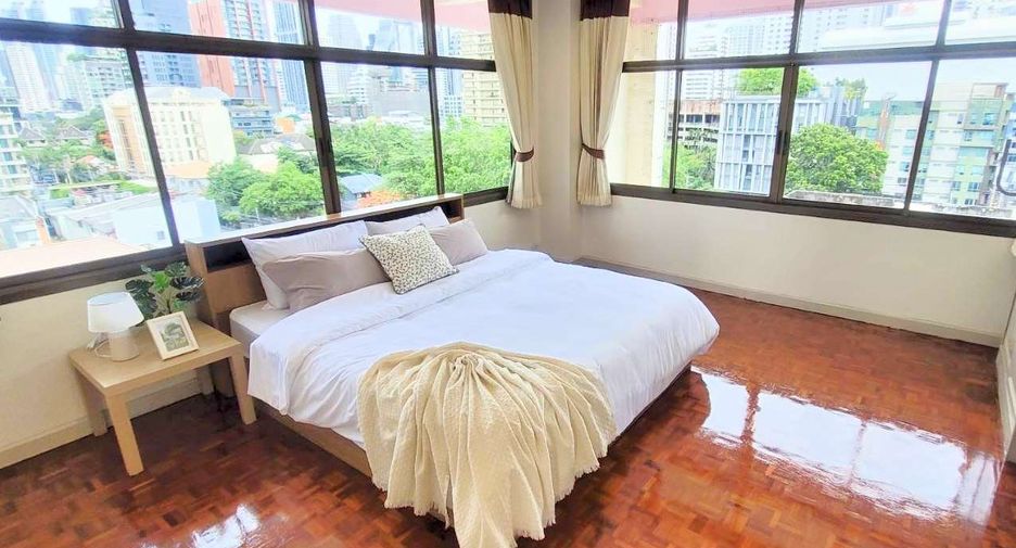 For rent 3 bedrooms condo in Watthana, Bangkok