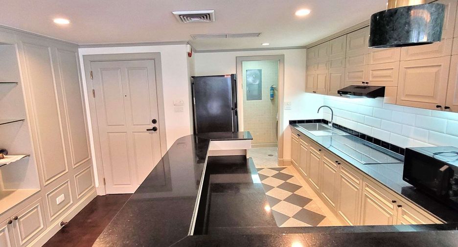 For rent 2 ベッドルーム condo in Watthana, Bangkok