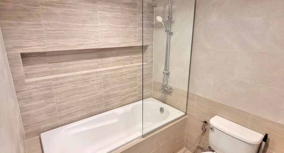 For rent 2 ベッドルーム condo in Watthana, Bangkok