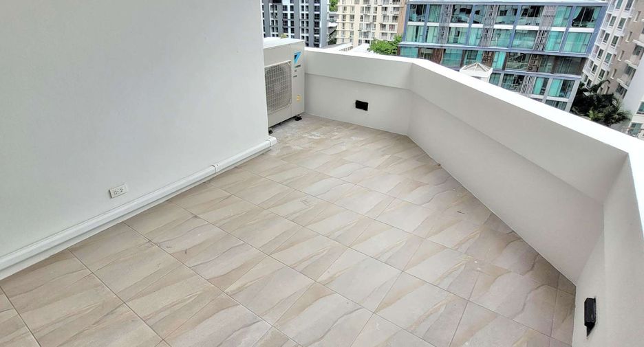 For rent 2 ベッドルーム condo in Watthana, Bangkok