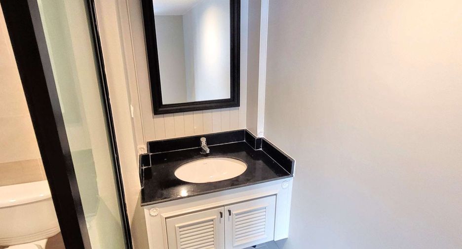 For rent 2 ベッドルーム condo in Watthana, Bangkok