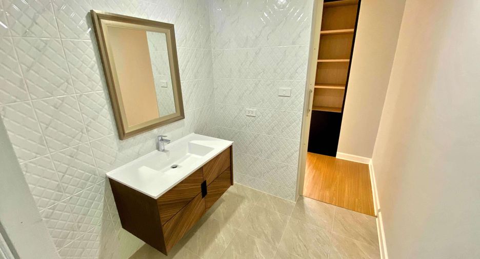 For rent 2 ベッドルーム condo in Watthana, Bangkok