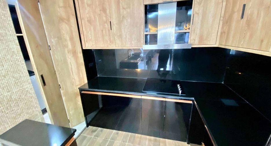 For rent 2 ベッドルーム condo in Watthana, Bangkok