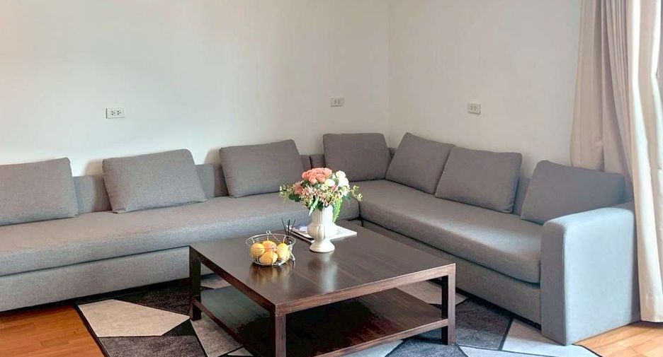 For rent 4 bedrooms condo in Pathum Wan, Bangkok