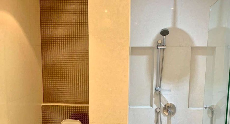 For rent 4 bedrooms condo in Pathum Wan, Bangkok