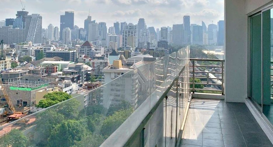 For rent 4 bedrooms condo in Pathum Wan, Bangkok