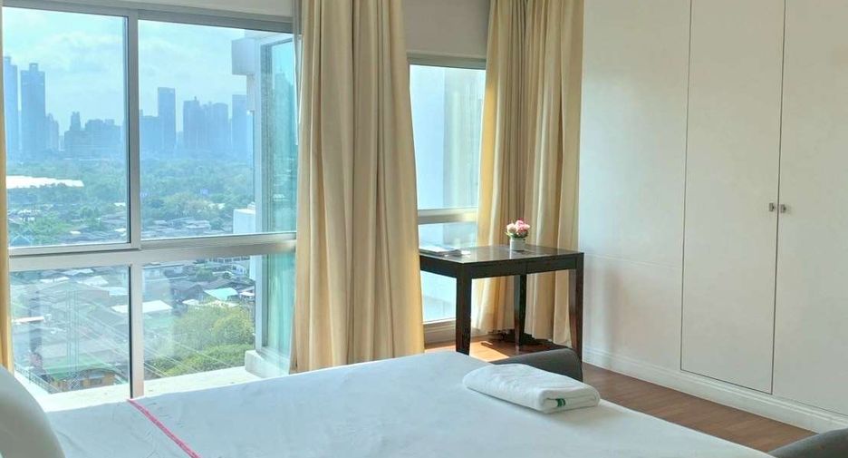For rent 4 bedrooms condo in Pathum Wan, Bangkok