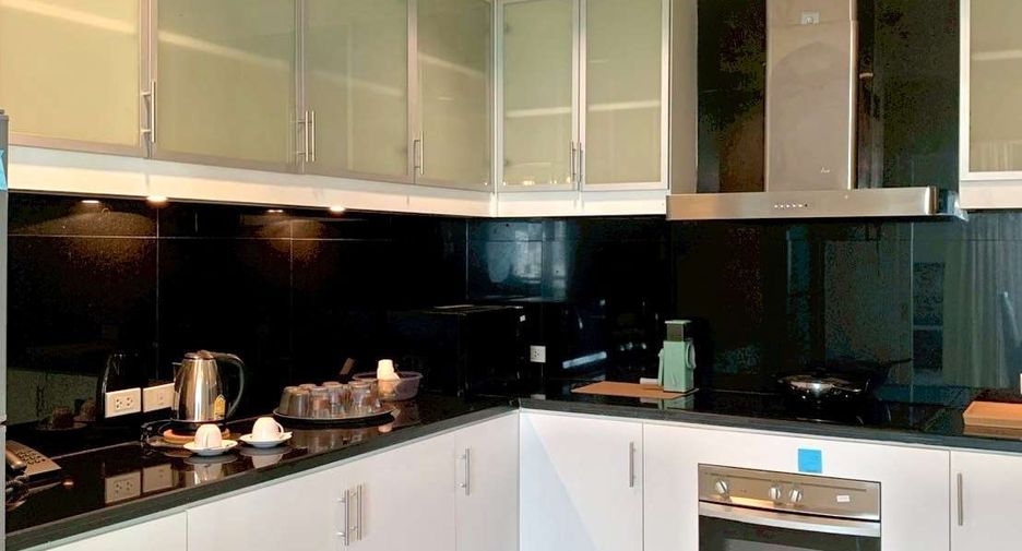 For rent 4 bedrooms condo in Pathum Wan, Bangkok