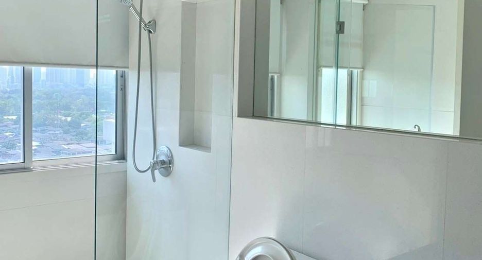 For rent 4 bedrooms condo in Pathum Wan, Bangkok
