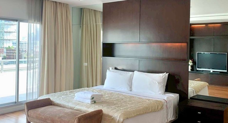For rent 4 bedrooms condo in Pathum Wan, Bangkok