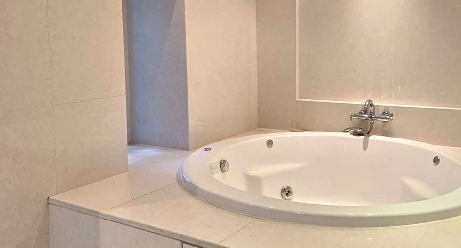 For rent 4 bedrooms condo in Pathum Wan, Bangkok