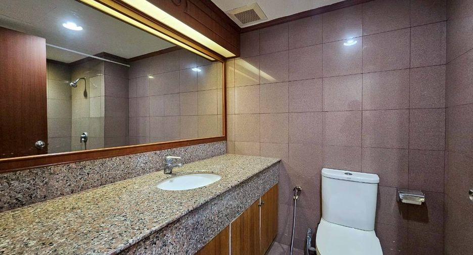 Condo en alquiler de 2 habitaciones en Khlong Toei, Bangkok