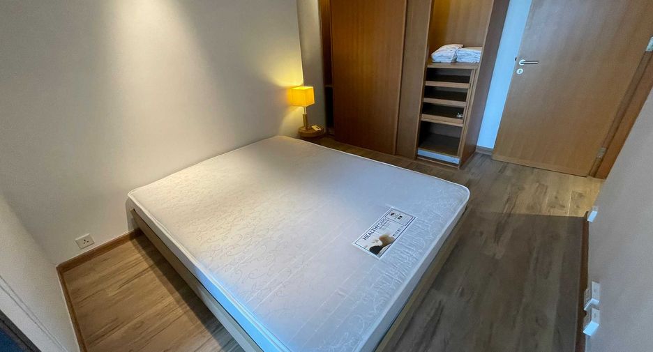 For rent 2 bedrooms condo in Sathon, Bangkok