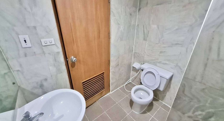 For rent 3 ベッドルーム condo in Yan Nawa, Bangkok