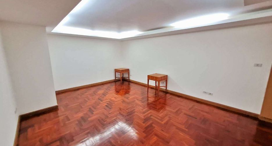 For rent 3 ベッドルーム condo in Yan Nawa, Bangkok