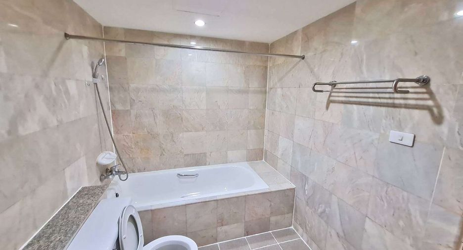 For rent 3 ベッドルーム condo in Yan Nawa, Bangkok