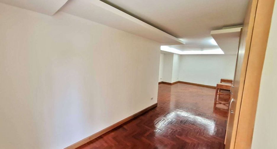 For rent 3 ベッドルーム condo in Yan Nawa, Bangkok
