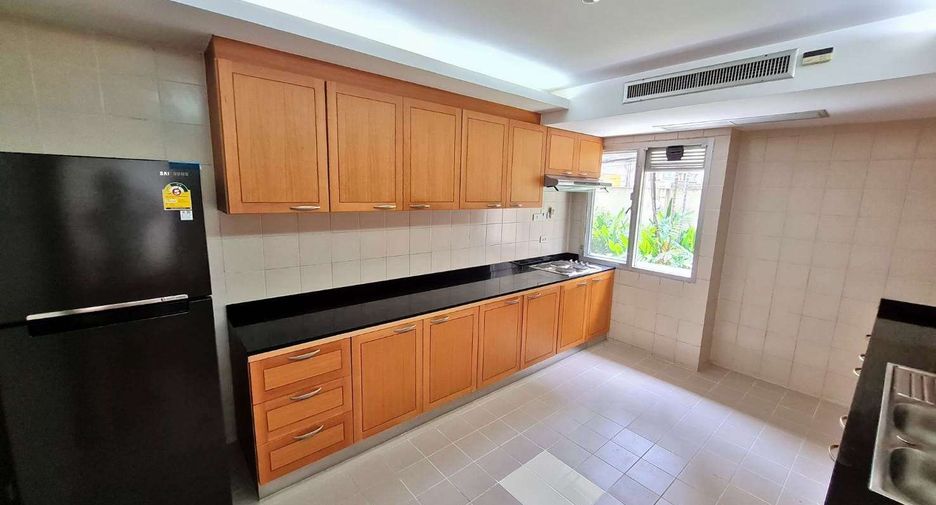 For rent 3 ベッドルーム condo in Yan Nawa, Bangkok