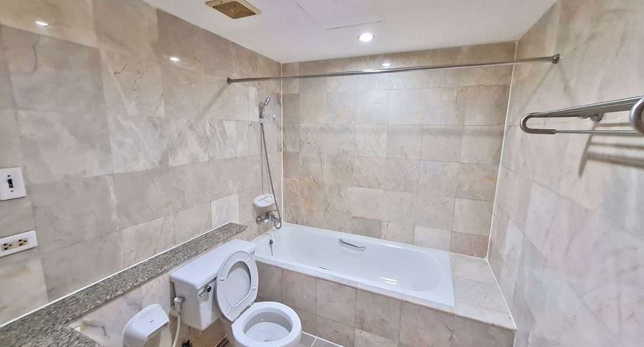 For rent 3 ベッドルーム condo in Yan Nawa, Bangkok