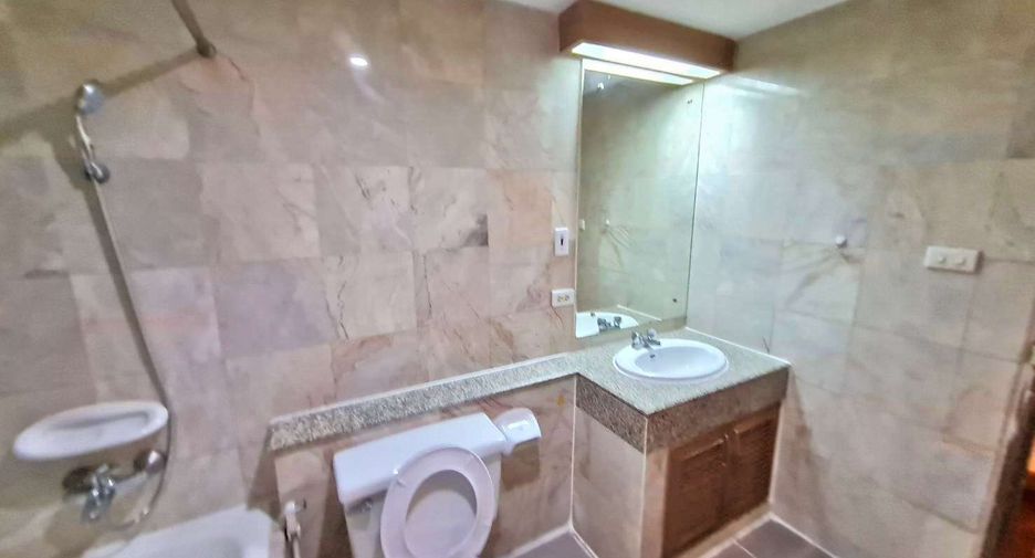 For rent 3 ベッドルーム condo in Yan Nawa, Bangkok